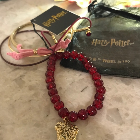 ✨ Harry Potter Gryffindor 4-Piece Bracelet Set – Beaded, Charm & Bangles - Picture 10 of 16